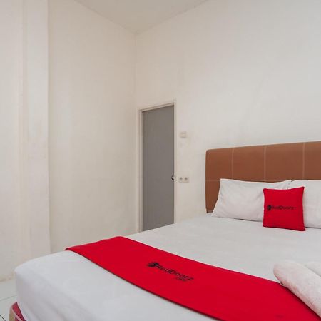 Hotel Reddoorz Near Jalan Jenderal Sudirman Palembang Zewnętrze zdjęcie