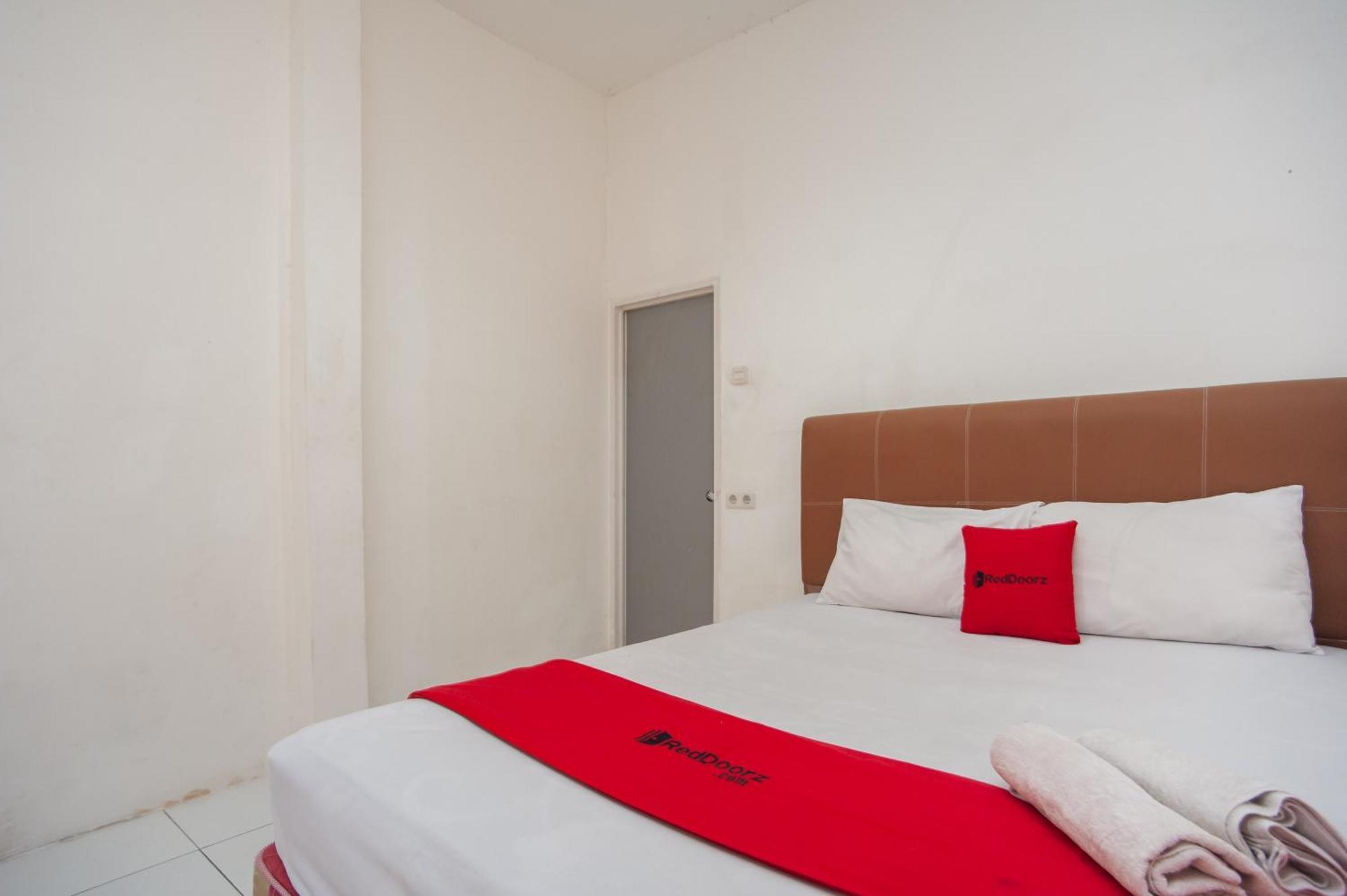 Hotel Reddoorz Near Jalan Jenderal Sudirman Palembang Zewnętrze zdjęcie