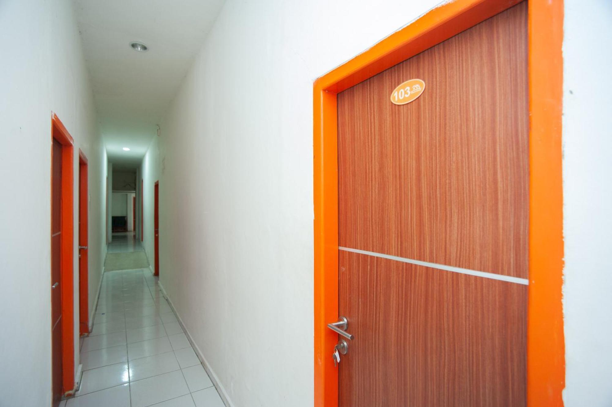 Hotel Reddoorz Near Jalan Jenderal Sudirman Palembang Zewnętrze zdjęcie